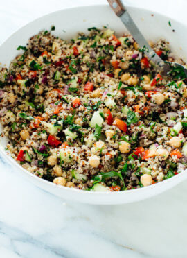 The best quinoa salad recipe, made with chickpeas, red bell pepper, cucumber, red onion, parsley and lemon! This healthy quinoa salad is sure to be a hit. (gluten free, vegetarian, vegan)